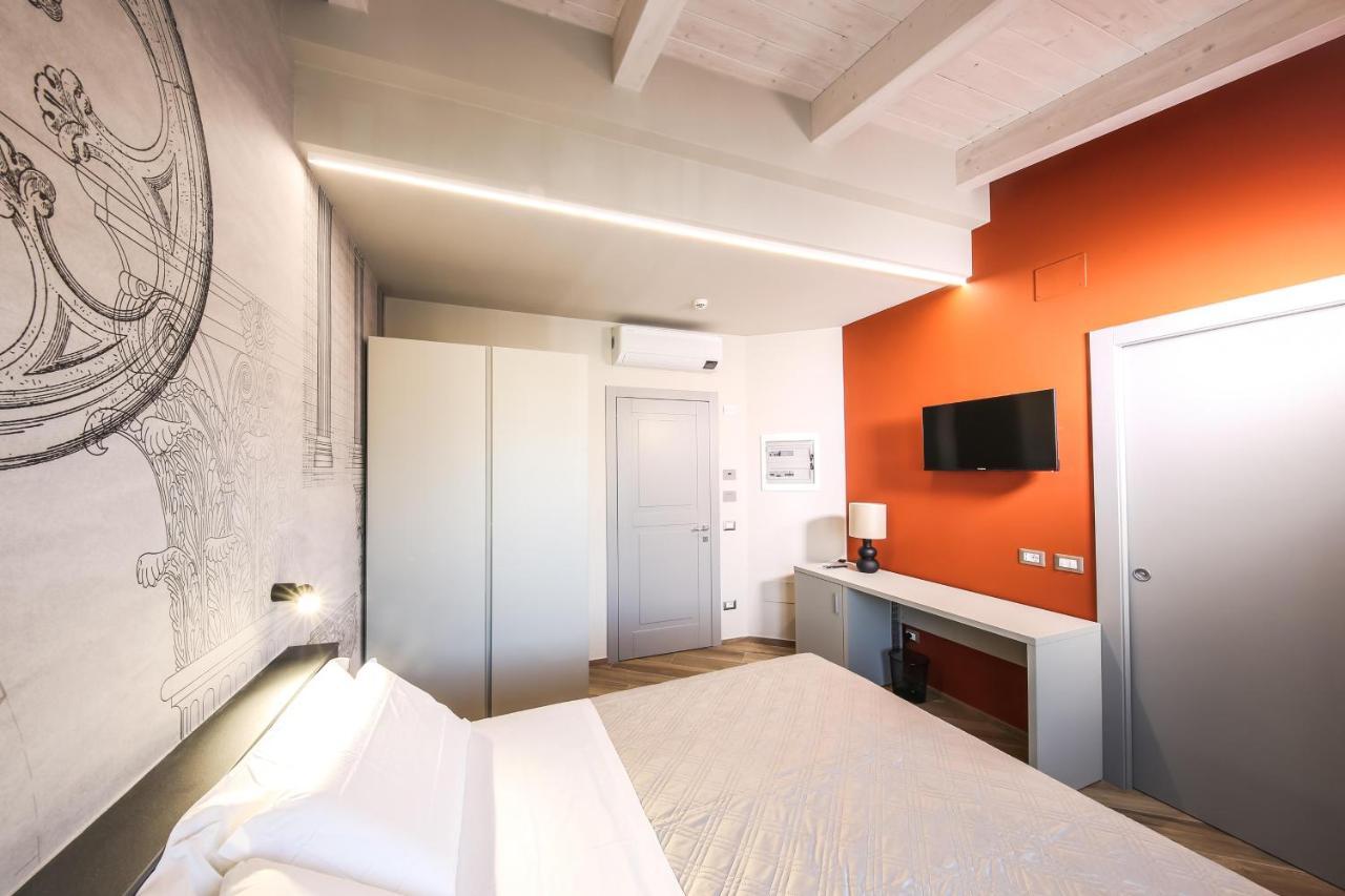 Vicolo Malavolta 7 Rooms And Suites Pedaso Luaran gambar