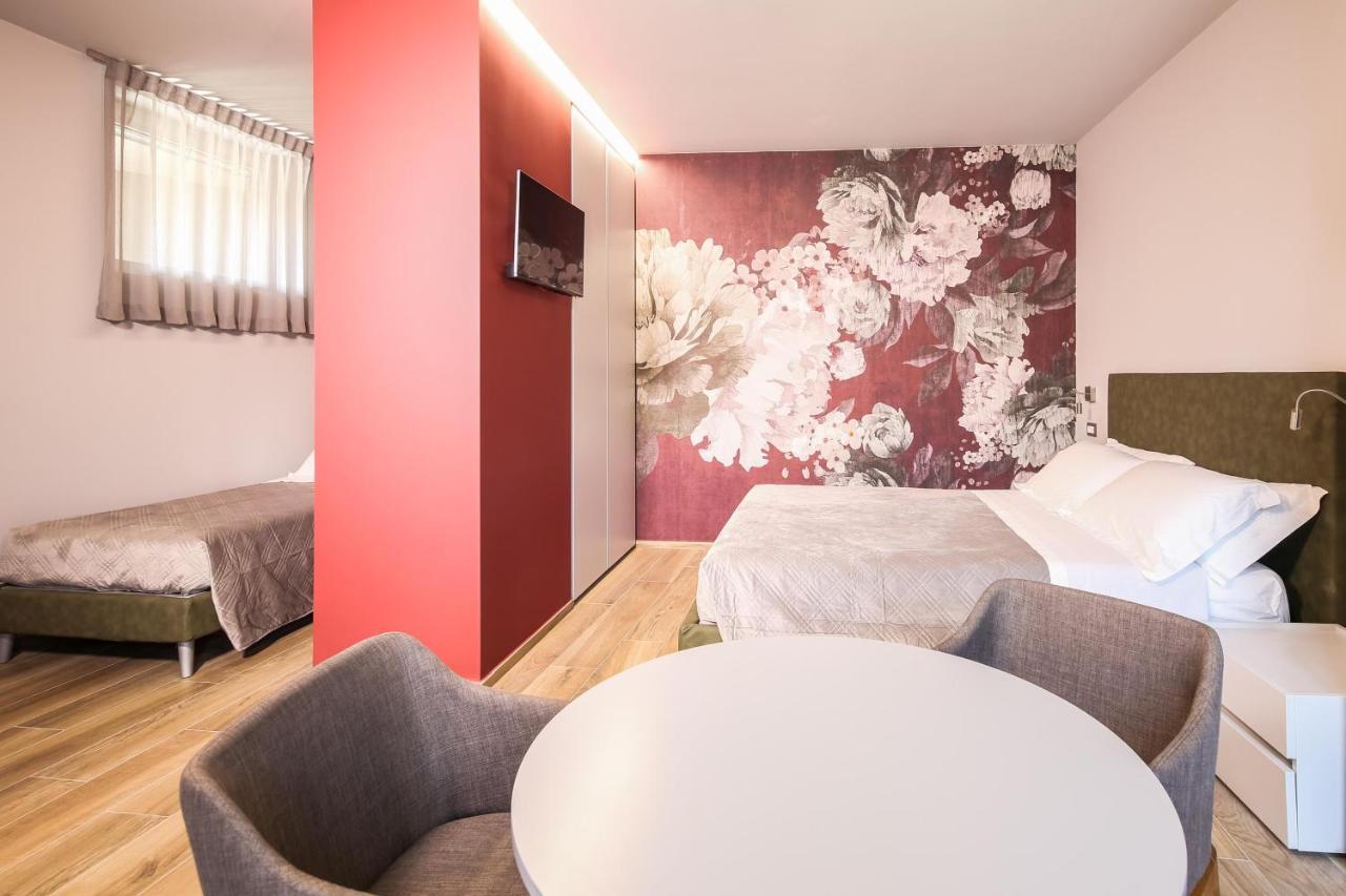 Vicolo Malavolta 7 Rooms And Suites Pedaso Luaran gambar