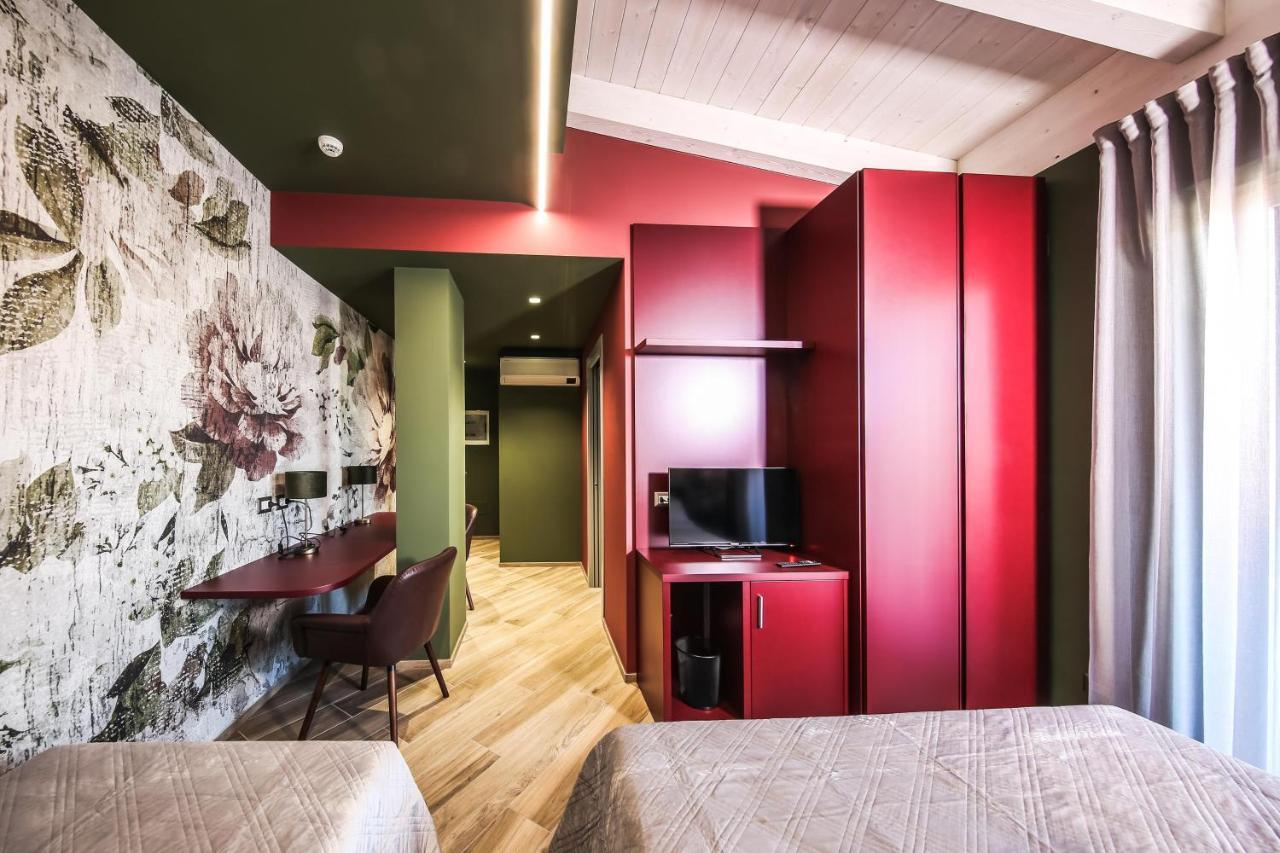 Vicolo Malavolta 7 Rooms And Suites Pedaso Luaran gambar
