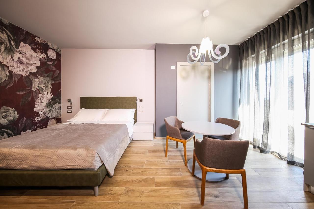 Vicolo Malavolta 7 Rooms And Suites Pedaso Luaran gambar