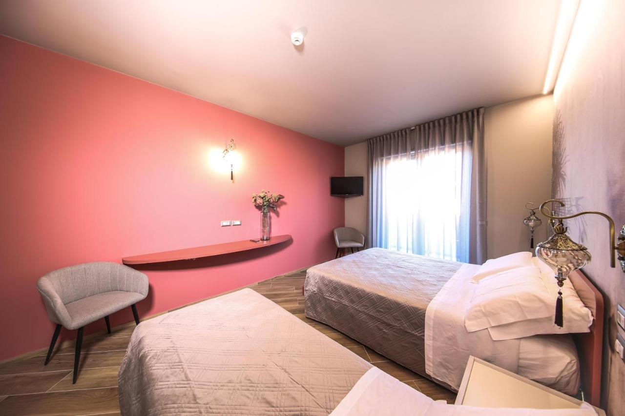 Vicolo Malavolta 7 Rooms And Suites Pedaso Luaran gambar